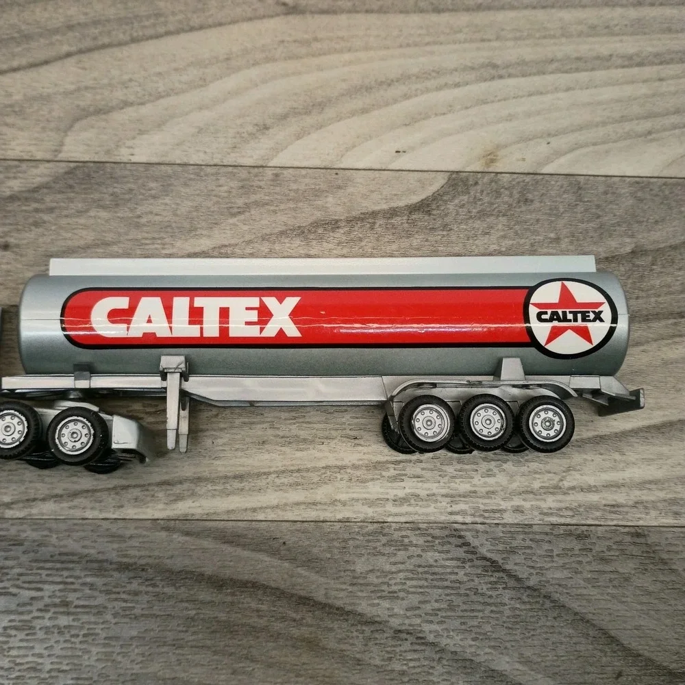 1995 New Ray CALTEX Tanker Semi Truck & Trailer Plastic Total Length 8 1/2